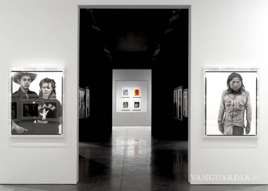 $!Fotografía cedida por la Galería Gagosian donde se muestran unas obras del fotógrafo Richard Avedon, durante la exposición Avedon 100 el 9 de mayo de 2023, en la sede de la galería en Nueva York (EE.UU.). EFE/ Amanda Pina/Gagosian Gallery.