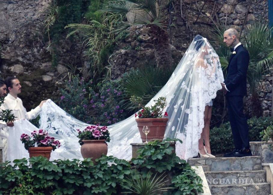 $!La boda de Kourtney Kardashian sigue dando de qué hablar, ahora por las críticas a la cena que se sirvió en la recepción