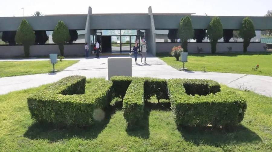 El objetivo es atender la alta demanda educativa sin construir nueva infraestructura.