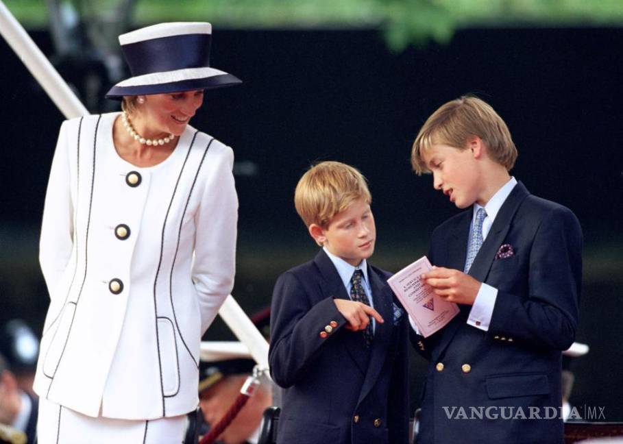 $!Harry golpeó al Principe Carlos y le gritó que lo odiaba, cuando supo que engañó a su madre, la Princesa Diana