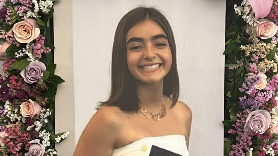 Velas, flores y pancartas mantienen viva la memoria de Ana María frente a la indiferencia institucional.