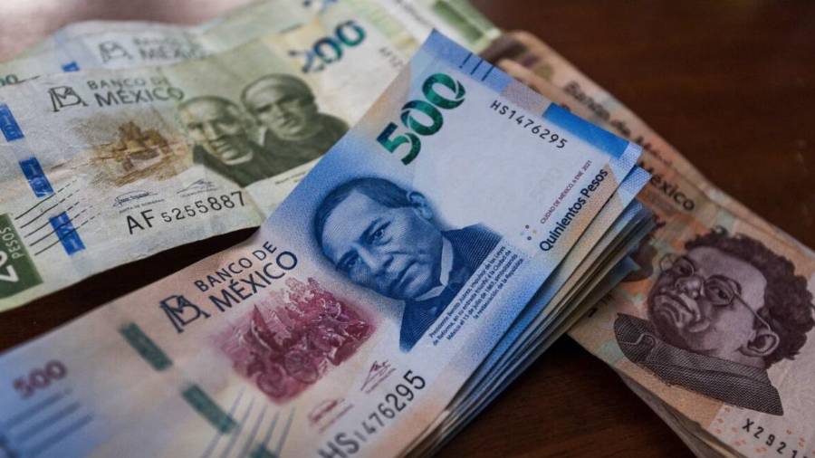 Bajo las fuerzas de la oferta y demanda, el tipo de cambio acabó este miércoles en 17.79 pesos por dólar.