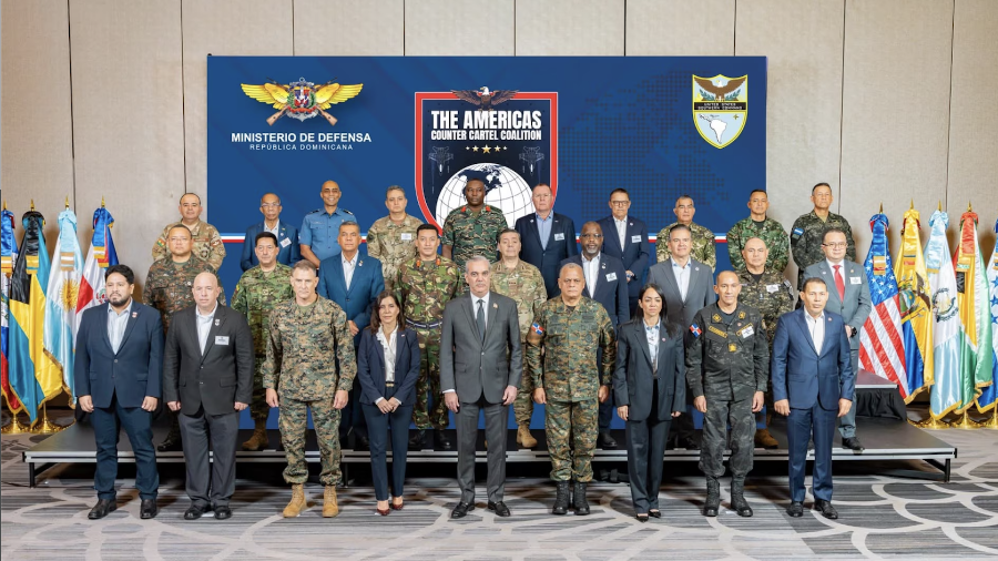 Estados Unidos defiende la campaña militar contra los cárteles en una reunión de líderes en el Caribe