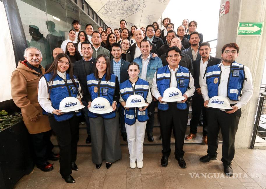 $!Estudiantes de distintas facultades de la UAdeC se integran a entornos laborales reales como parte de su formación profesional mediante el modelo de educación dual.
