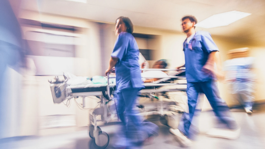 La víctima tuvo que ser sometida a una intervención quirúrgica para atender la herida.