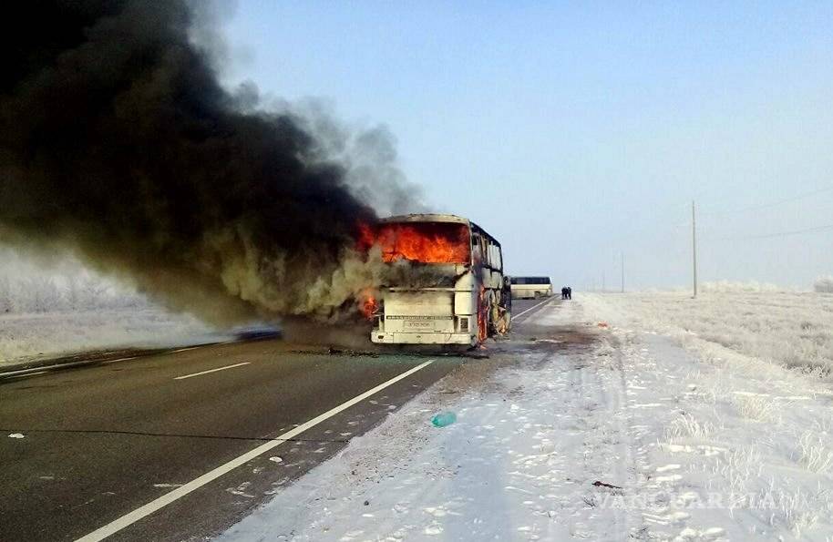 $!Incendio en autobús de pasajeros deja 52 muertos en Kazajistán