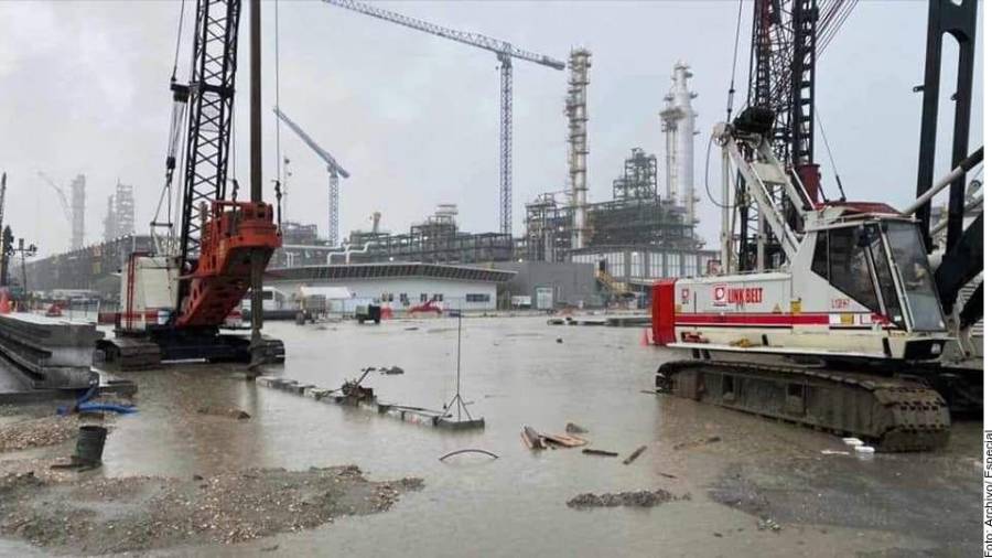 El resultado es una obra que costó el triple de lo planeado y que hoy enfrenta cuestionamientos de seguridad industrial.