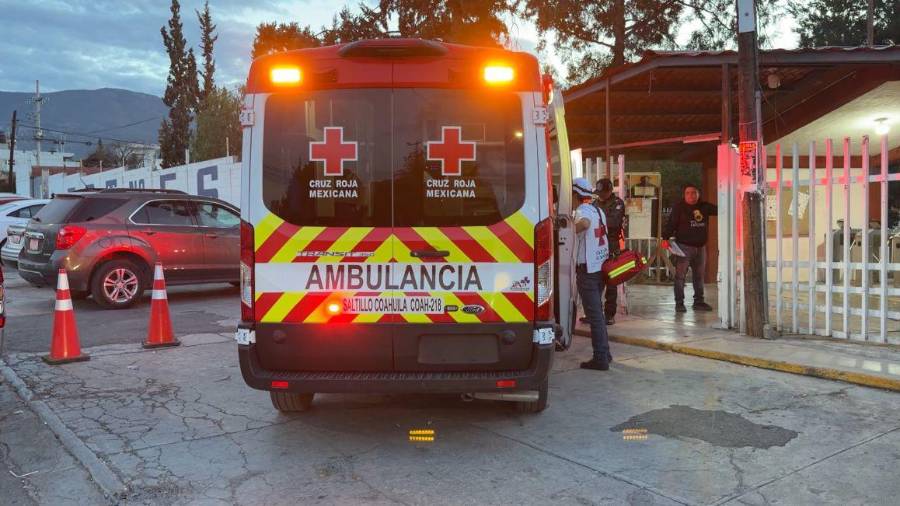 La Cruz Roja acudió al la Secundaria Técnica 56, donde el joven lesionado no requirió traslado a un centro médico.