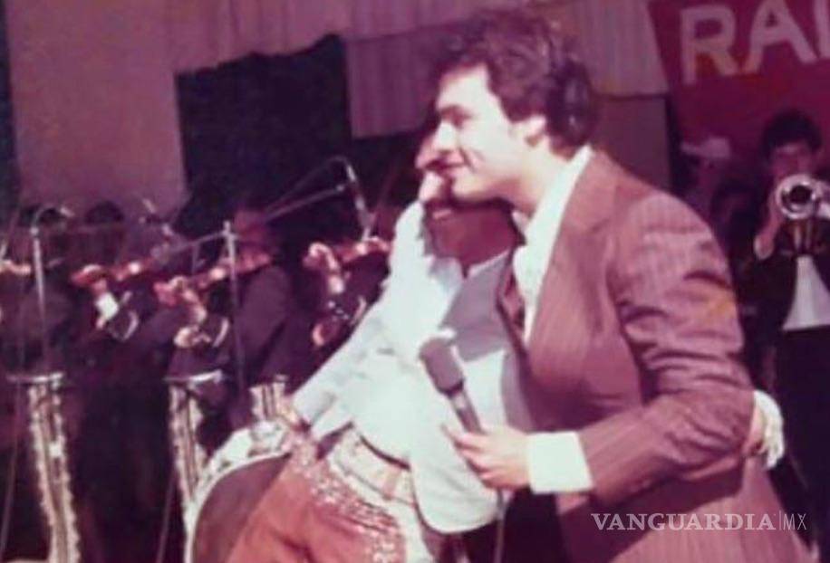 $!En 1977, Juan Gabriel y Vicente Fernández eran grandes amigos, incluso Don Chente aseguraba que ‘JuanGa’ era ‘un genio’. Después, todo cambió.