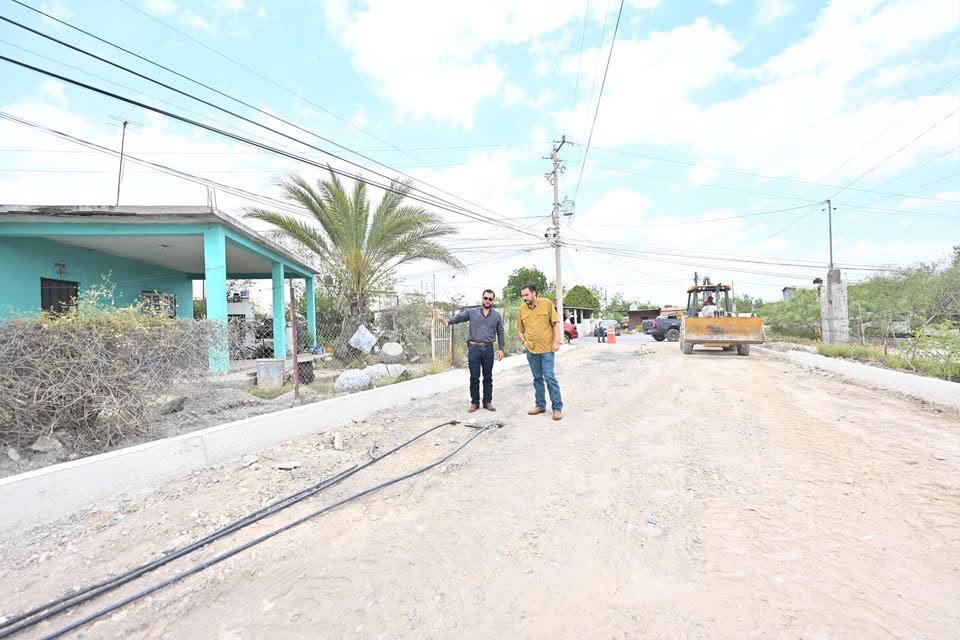 Supervisa el alcalde Carlos Villarreal avance de pavimentaci
