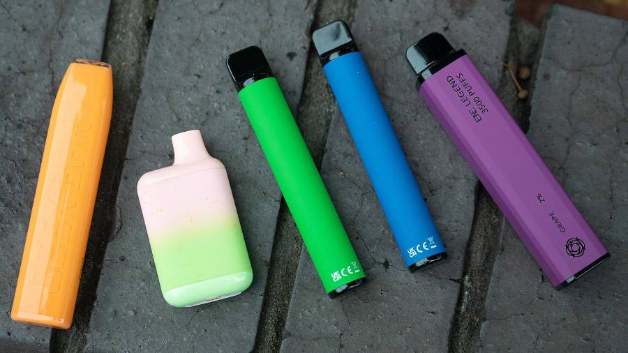 La prohibición replica fracasos históricos como la prohibición del alcohol en los Estados Unidos, favoreciendo el contrabando y la corrupción.