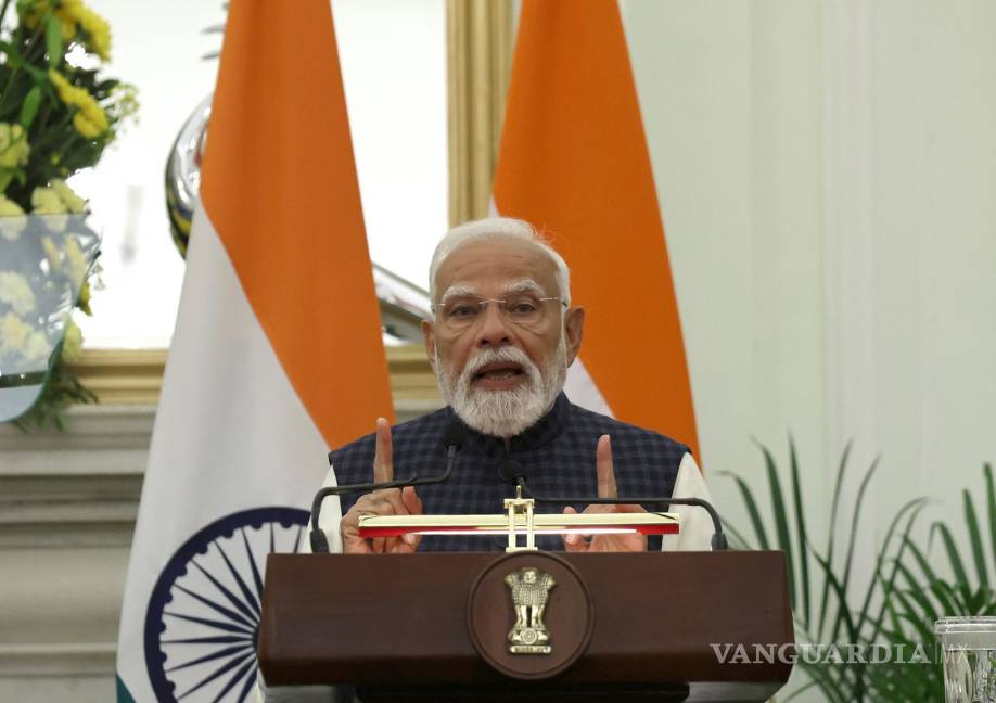 $!El primer ministro indio, Narendra Modi, asiste a una declaración de prensa conjunta después de una reunión con líderes de la UE en Hyderabad House.