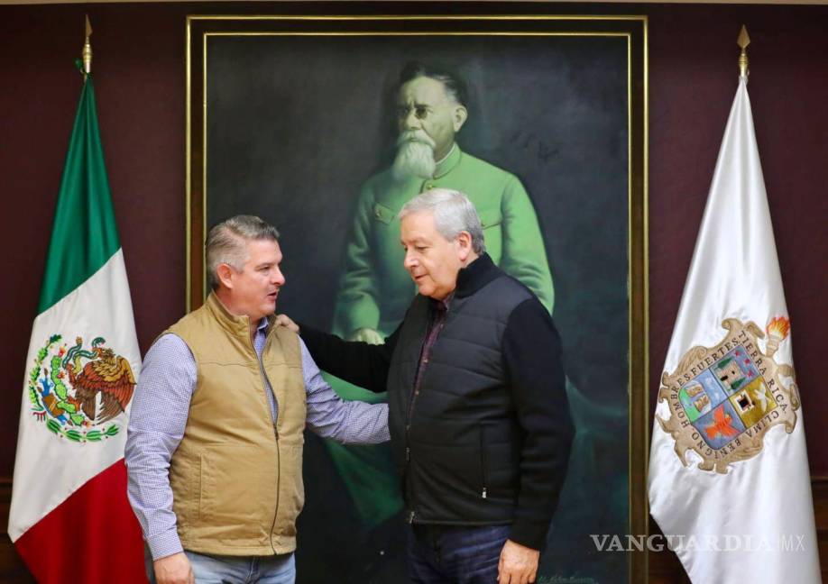 $!El alcalde Chema Fraustro (Der), compartió con Tomás Orozco Terrazas, director general de la Operadora de Transporte Vivebús, los pormenores del sistema NET.