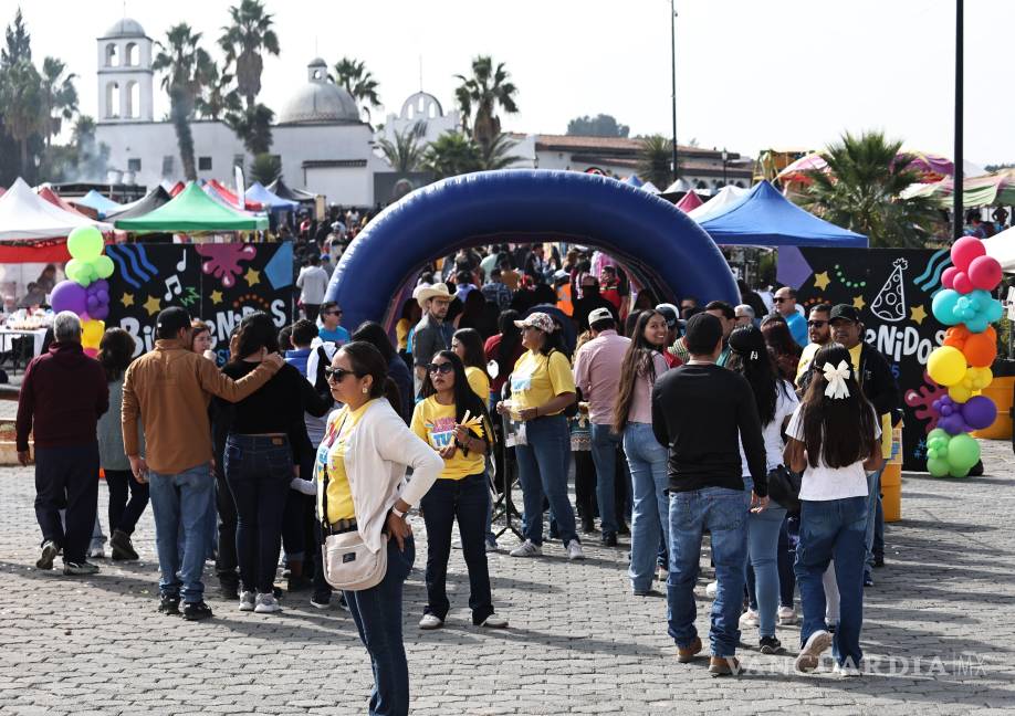 $!Familias de Tupy ingresando al festival en la Hacienda El Mimbre, listos para disfrutar un día lleno de celebración.