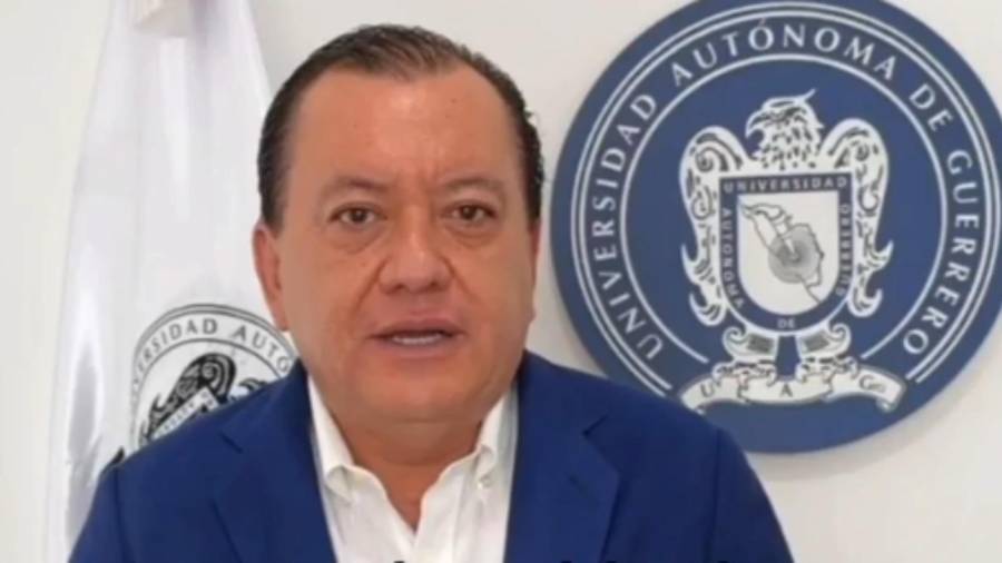 ”Yo solamente me inscribiría con la aprobación de mi amigo y líder y también del maestro Félix Salgado Macedonio”, declaró en un video.