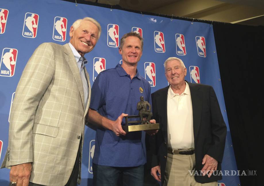 Steve Kerr es elegido como entrenador del año en la NBA