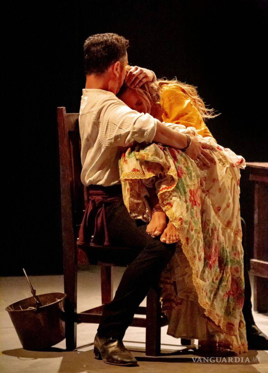 $!Allan Durell y Balbina Sada en una escena de la obra de teatro “Embrujo”.