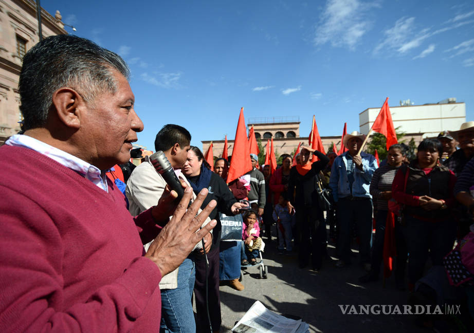 $!Movimiento Antorchista protesta en Palacio de Gobierno de Coahuila