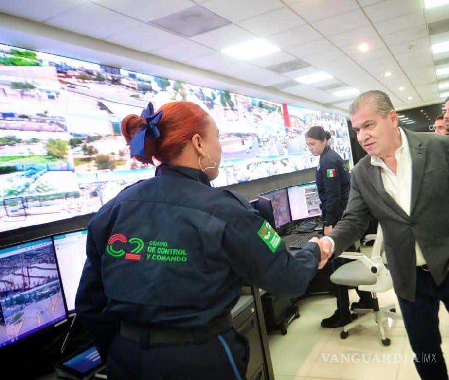 $!Durante la visita, Riquelme dialogó con operadores y personal del C2 sobre los mecanismos de respuesta ante emergencias.