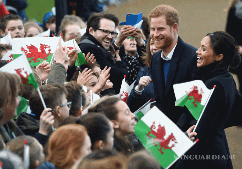 $!Por primera vez el príncipe Enrique y Meghan Markle visitan Gales