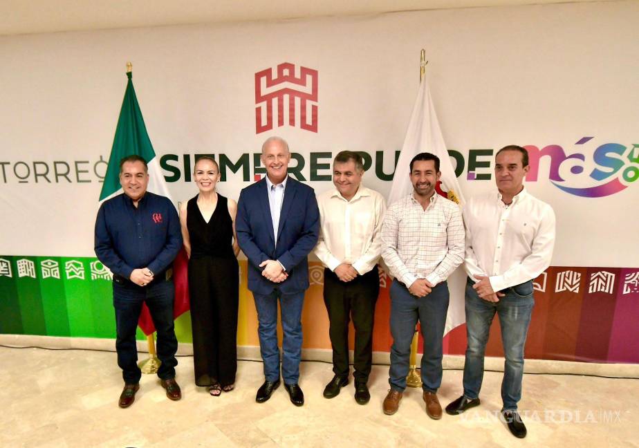 $!El alcalde de Torreón anunció cambios en su gabinete: se propondrá nuevo titular en el IMPLAN, mientras que Martha Alicia Faz Dávila asumirá Tránsito y Vialidad; Guillermo Martínez Ávila será director de Turismo y Marcelo Valdés Quintanilla encabezará Desarrollo Económico.