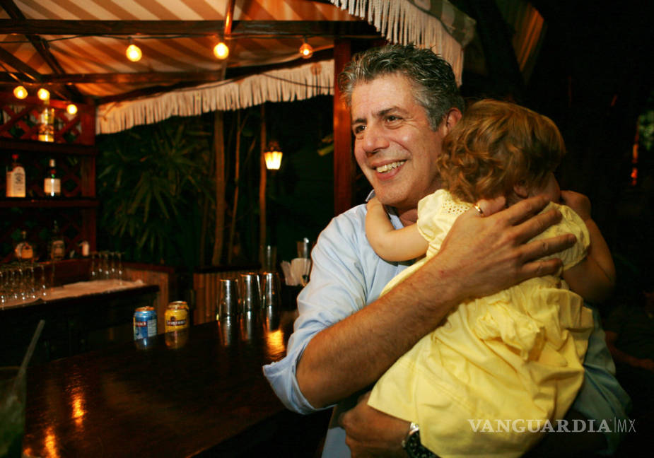 $!Bourdain dejó casi 1,2 millones a su hija