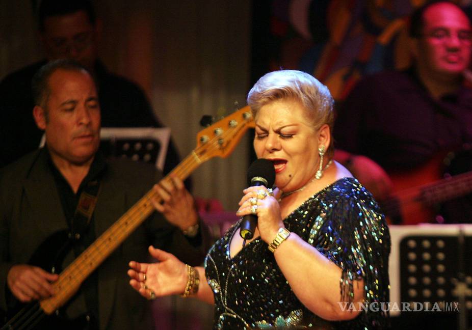 $!VERACRUZ, VER. 17 FEBRERO 2025.- La cantante Paquita la del Barrio falleció hoy a los 77 años. Francisca Viveros Barradas nació en abril de 1947 en Alto Lucero, Veracruz. MEXICO, DF 20SEPTIEMBRE2005.- La cantante Paquita la del Barrio se presentó en un bar de la ciudad de México como parte de la grabación de un programa que se transmite en televisión por cable. FOTO: Miguel Dimayuga/CUARTOSCURO.COM