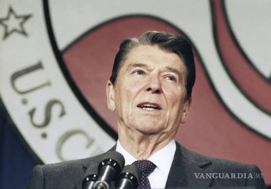 $!El expresidente Ronald Reagan se dirige a la Cámara de Comercio de Estados Unidos en Washington, el 24 de abril de 1986.