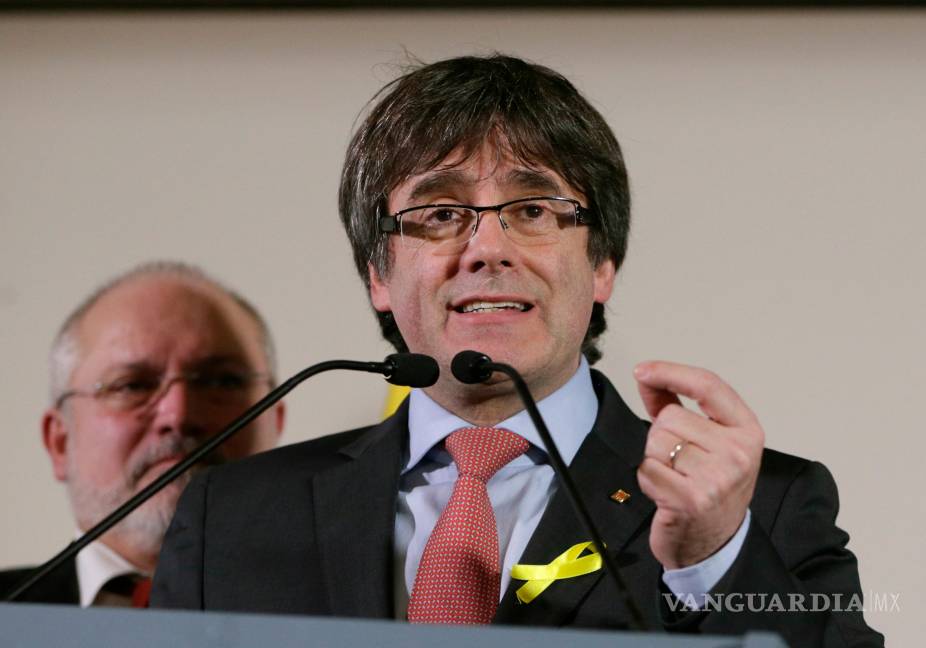 Pide Puigdemont ser investido como presidente de Cataluña por Skype