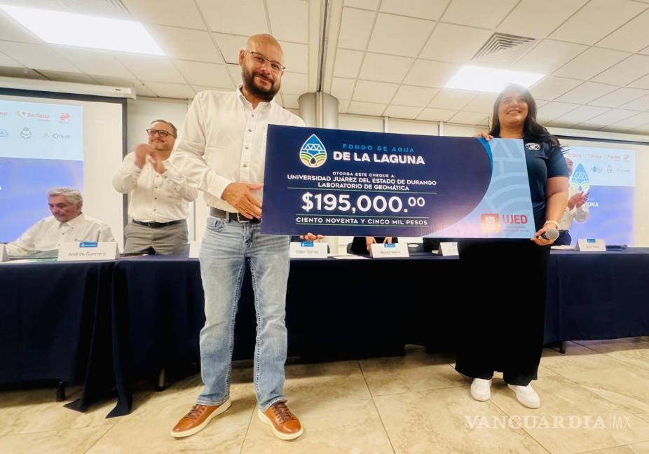 $!Diagnóstico y mapeo para el control del carrizo de la UJED de la Facultad de Ciencias Biológicas, Laboratorio de Geomática, ganadores del tercer lugar.