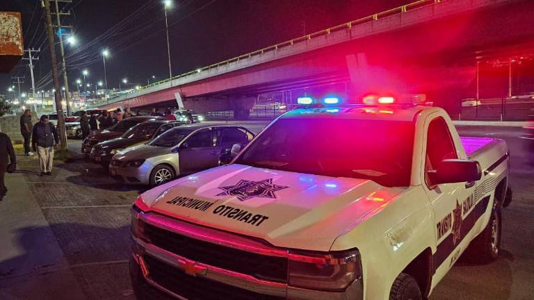 Autoridades atendieron al llamado para controlar la emergencia vial.