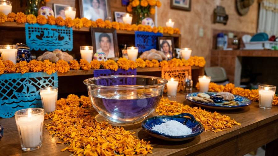 29 de octubre: Se recuerda a las almas de los ahogados, con ofrendas cerca del agua o con elementos azules.