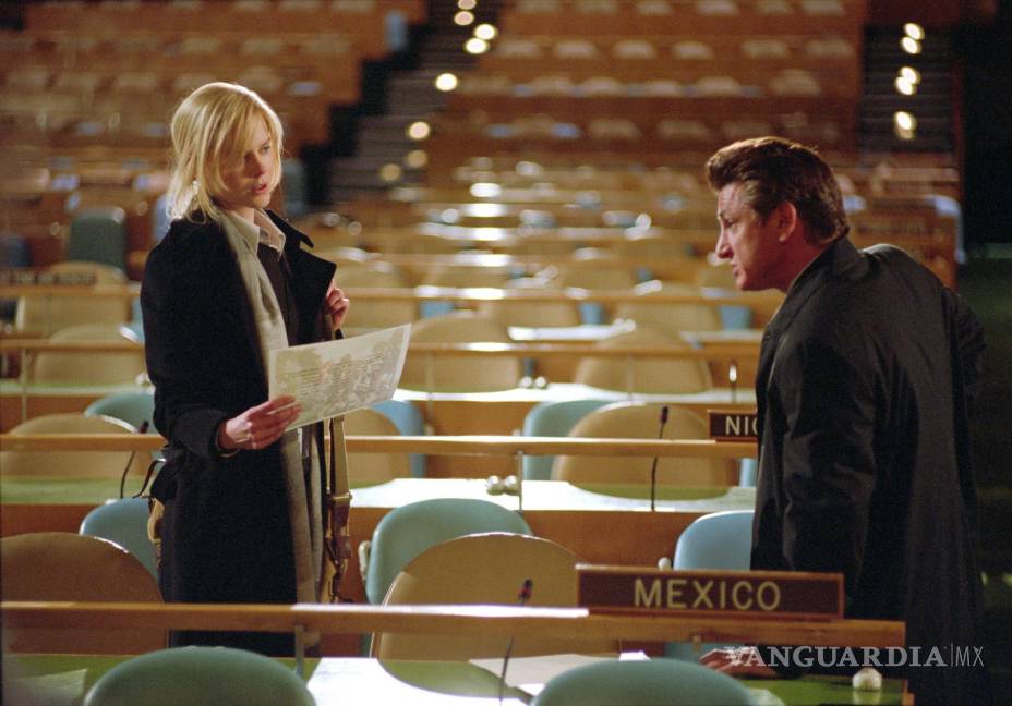 $!Los actores Nicole Kidman, en el papel de la intérprete de la ONU Silvia Broome, y el actor Sean Penn, durante el rodaje de la película El Intérprete.