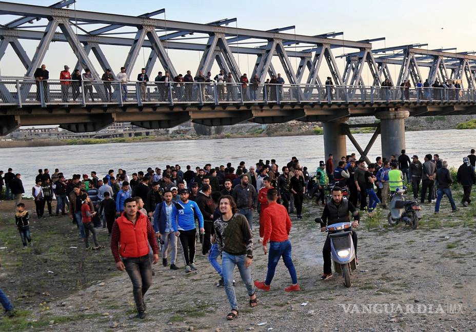 $!Se hunde ferry en el río Tigris en la ciudad iraquí de Mosul y mueren 71 personas