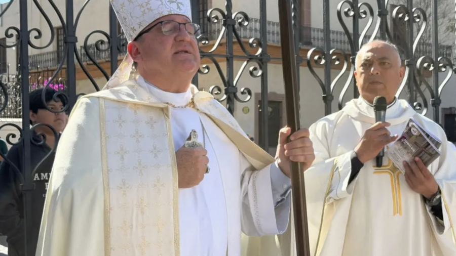 El líder religioso exhortó a las empresas locales a ofrecer opciones de reacomodo laboral y a evitar que las familias afectadas queden en situación de vulnerabilidad.