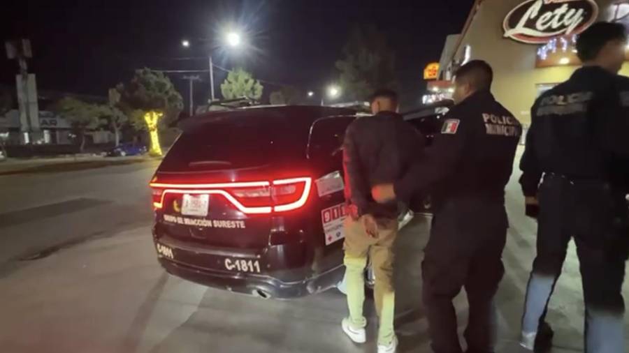 Tras descender, el hombre fue detenido por amenazas y allanamiento.