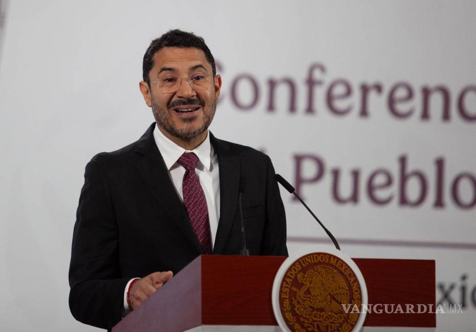 $!Martí Batres Guadarrama, director general del Instituto de Seguridad y Servicios Sociales de los Trabajadores del Estado (ISSSTE) durante conferencia de prensa.