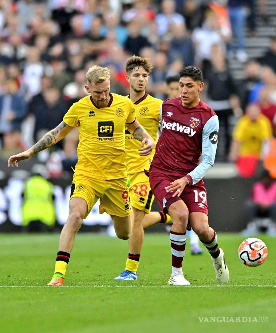 $!Tras firmar un juegazo, Edson salió al minuto 72, siendo ovacionado por el público.