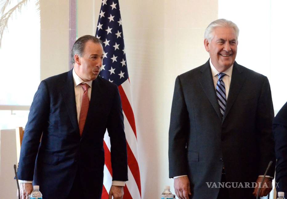 Coincide Meade con Tillerson sobre estar atento con Rusia en elección
