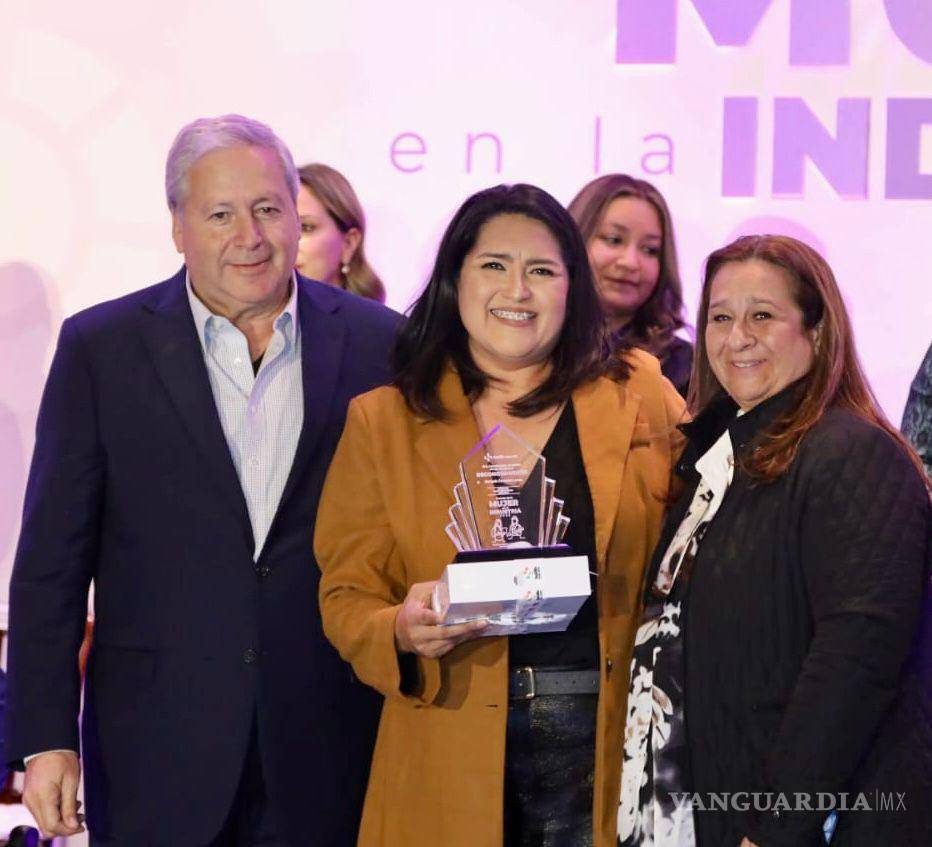 $!Entrega Alcalde a 8 brillantes saltillenses el Premio de la Mujer en la Industria 2023