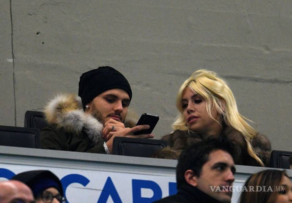 $!Se encienden los ánimos en el Inter de Milán: arrojan piedra al auto de Wanda Nara, la esposa y representante de Icardi