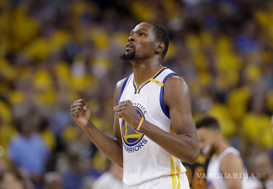 Renuncia Kevin Durant a 9 mdd para quedarse con los Warriors