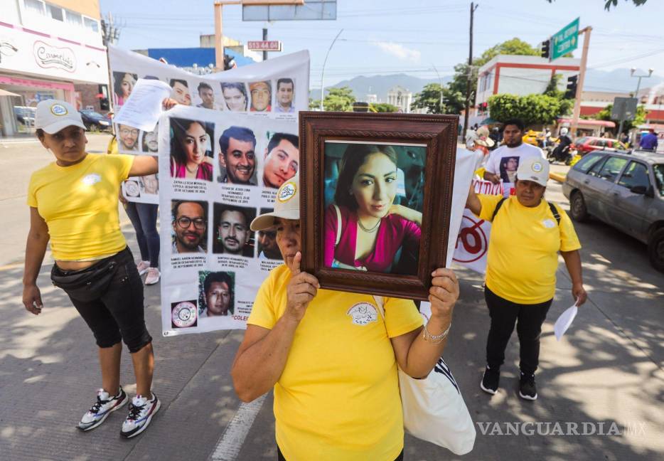 $!Colectivos de familiares de personas desaparecidas marcharon en Oaxaca para conmemorar el Día Internacional de las Víctimas de Desaparición Forzada.