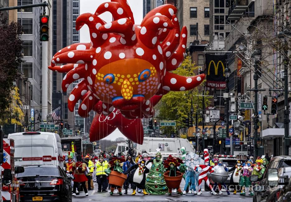 $!Participantes bailando en un Desfile del Día de Acción de Gracias de Macy’s en Nueva York. AP/Craig Ruttle
