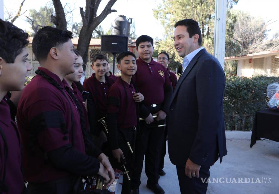 $!Estudiantes de la primaria Miguel Hidalgo y Costilla agradecen al alcalde por su visita y el apoyo brindado a la institución educativa.
