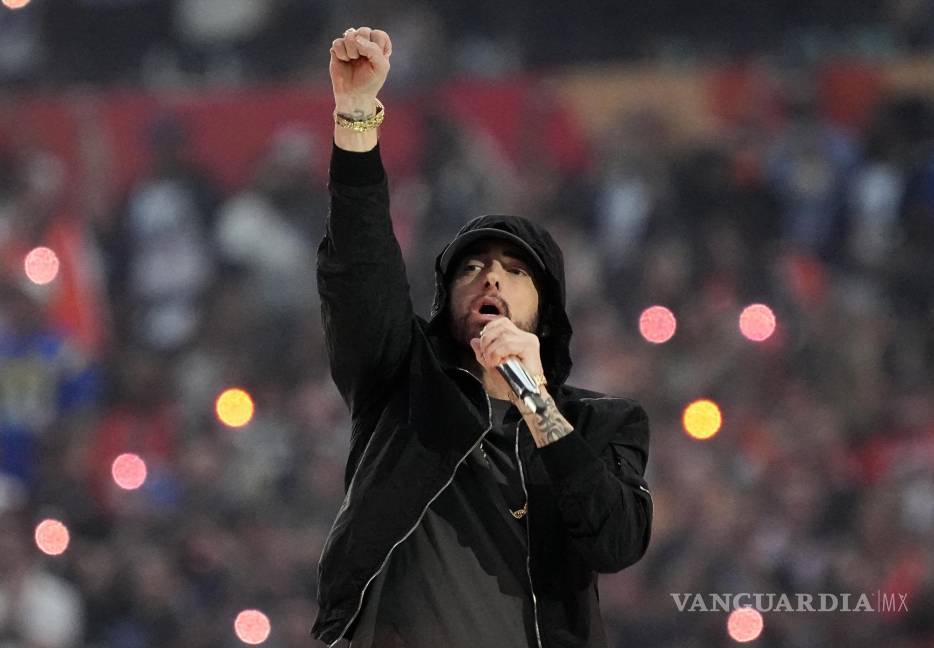 $!Eminem en su presentación en el espectáculo del Super Bowl entre los Rams de Los Angeles y los Bengals de Cincinnati el 13 de febrero de 2022.