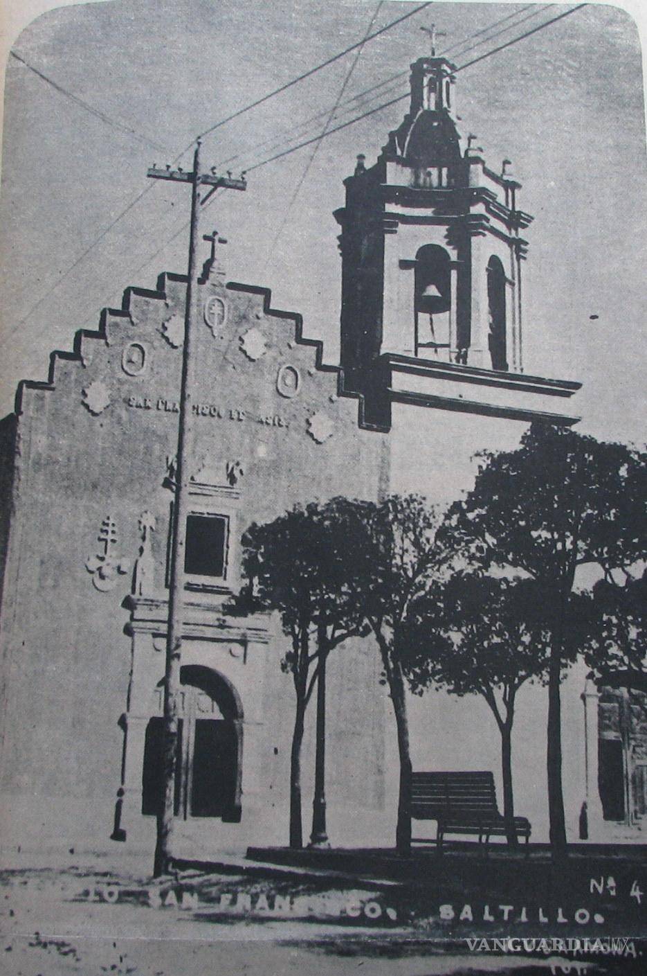 $!Templo San Francisco, cuando pasaba por el frente la calle Guerrero.