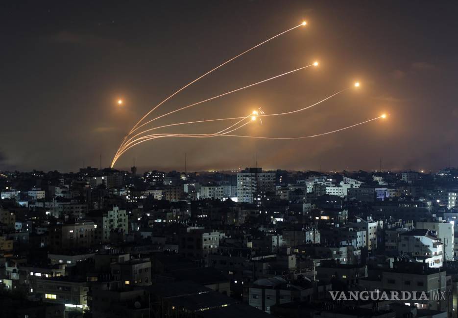 $!La Cúpula de Hierro israelí intercepta misiles lanzados desde la franja de Gaza el 11 de octubre de 2023.