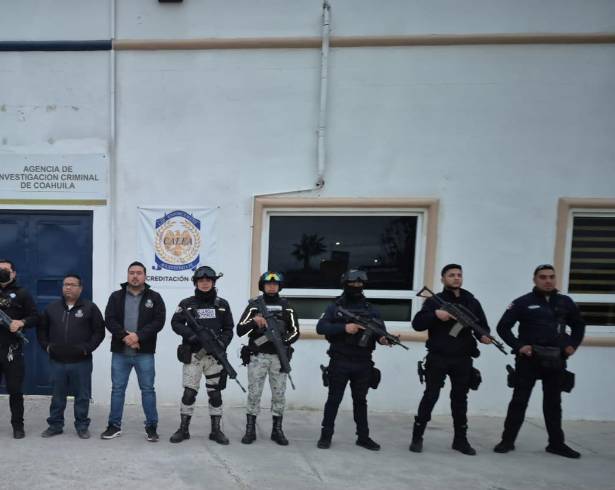 1Elementos de la Guardia Nacional y del Ejército Mexicano participaron en el operativo conjunto que derivó en el aseguramiento de droga e inmuebles en el municipio de Acuña.
