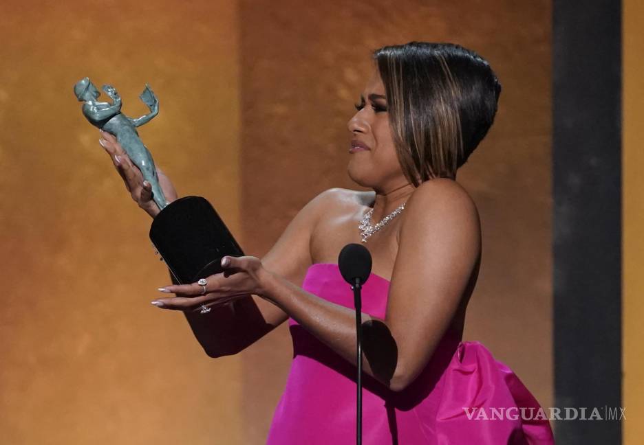 $!Ariana DeBose recibió el Premio SAG a la Mejor Actriz de Reparto, por West Side Story, la primera mujer latina y abiertamente lesbiana en recibirlo.